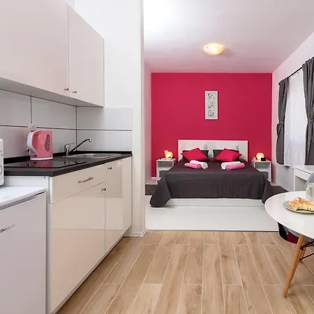 Gina * Τρογκίρ